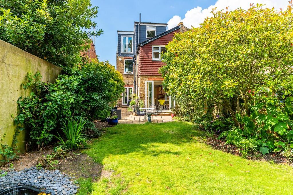 Haggard Road, Twickenham, TW1 4 bed semidetached house £1,350,000
