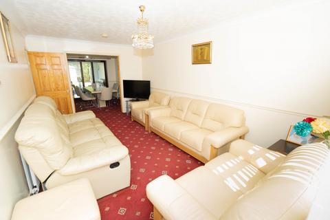 26a Mansel Close, Slough, SL2 5UG