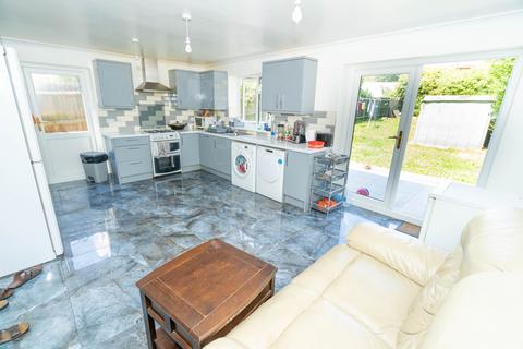 26a Mansel Close, Slough, SL2 5UG