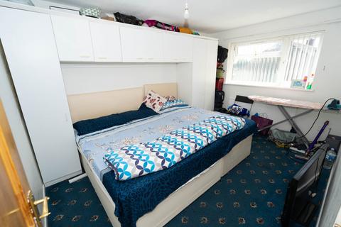 26a Mansel Close, Slough, SL2 5UG