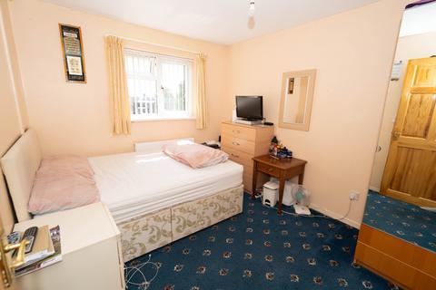 26a Mansel Close, Slough, SL2 5UG