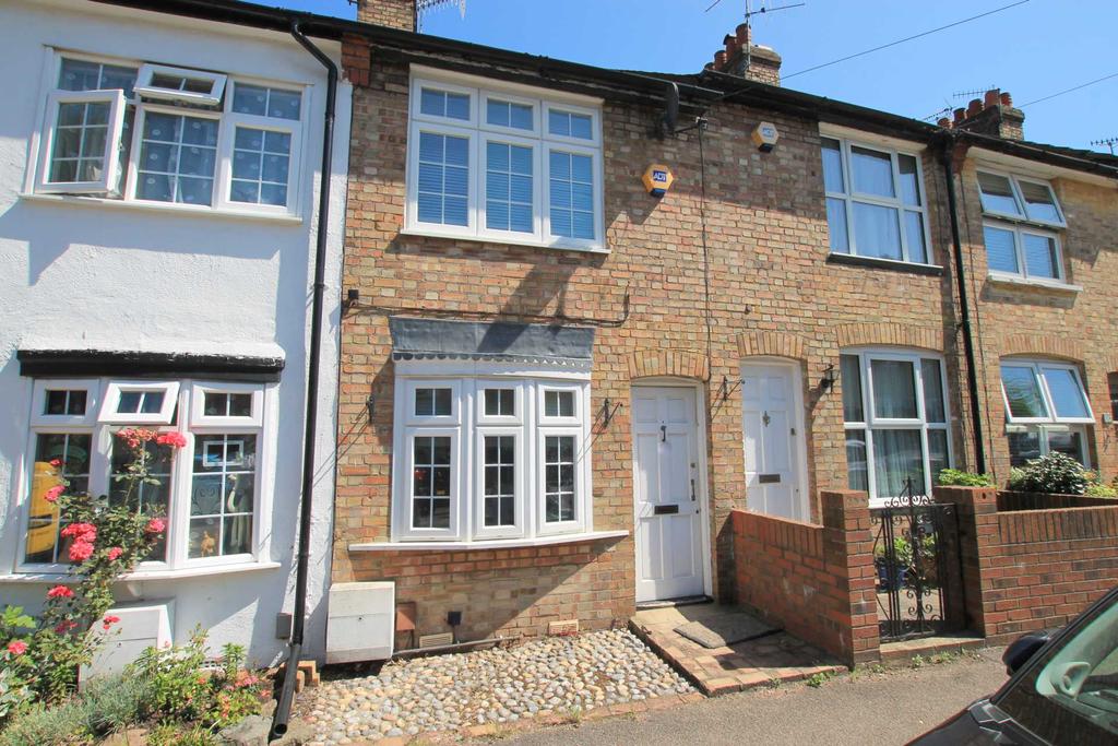 Glencoe Road, Bushey 2 bed terraced house £1,200 pcm (£277 pw)