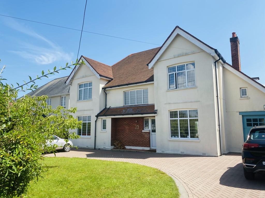 Upton Way, Broadstone 4 bed detached house £2,600 pcm (£600 pw)