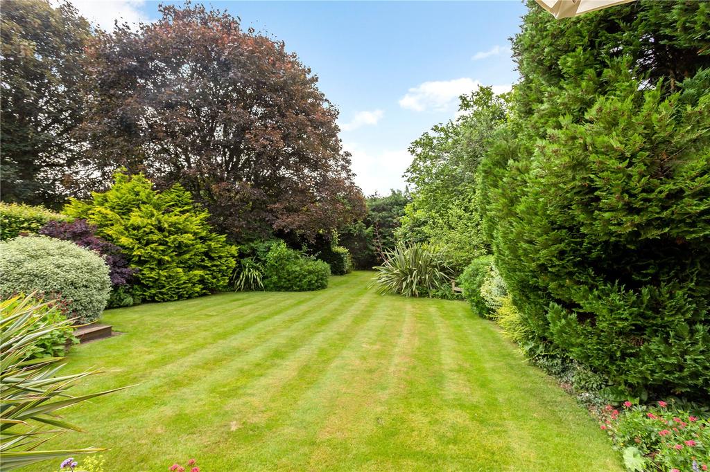 Tilsworth Road, Beaconsfield... 6 bed detached house £1,450,000