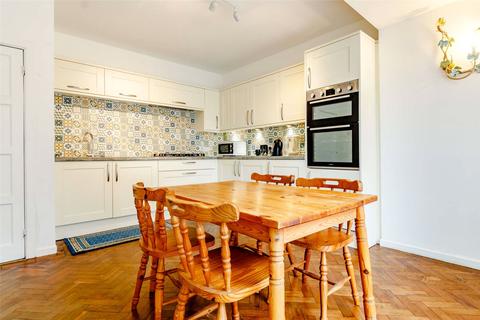 8 Archer Road, Penarth, CF64 3LS