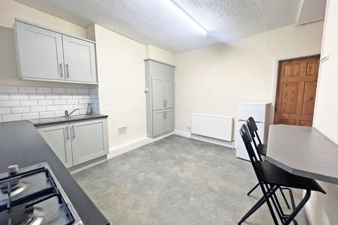 Studio to rent, Farnworth Street, Farnworth