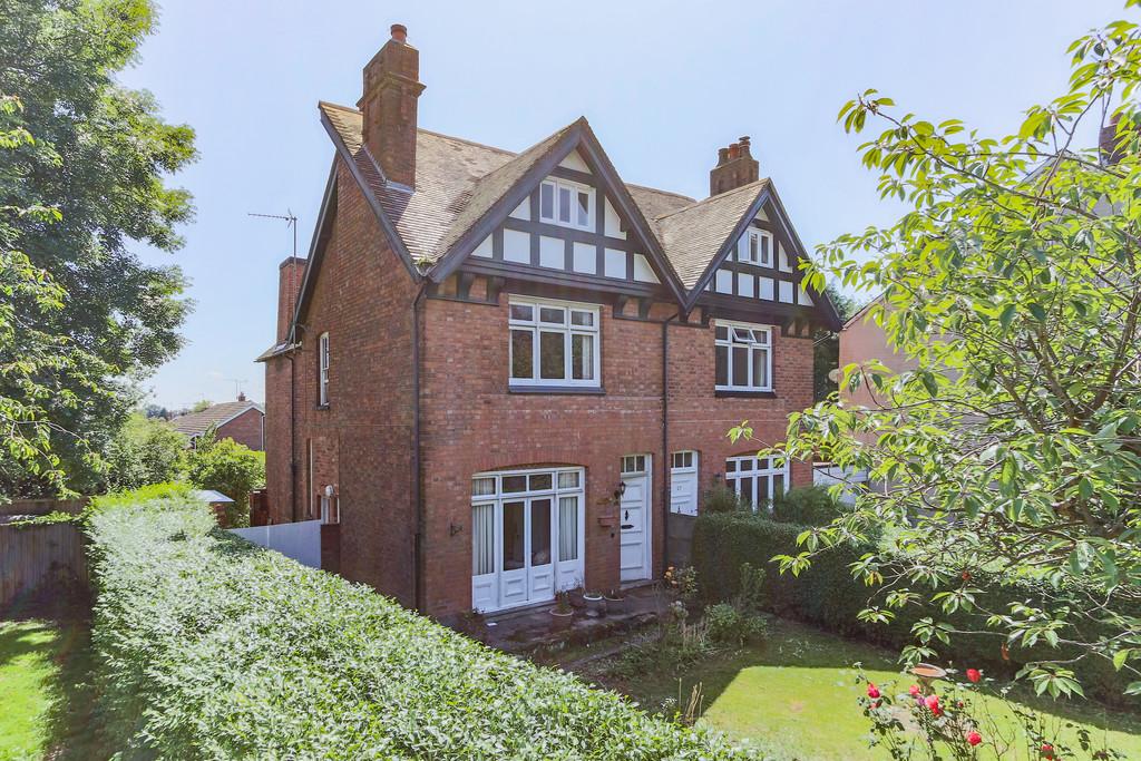 Hewell Road, Barnt Green, B45 8NL 5 bed semidetached house £600,000