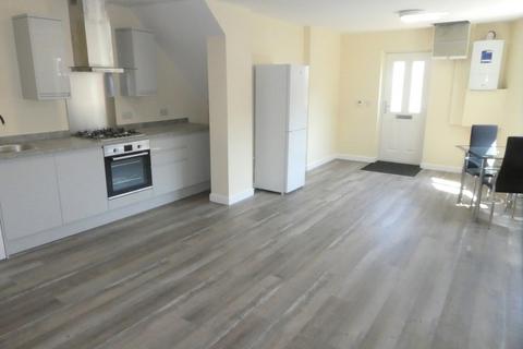 2 bedroom apartment to rent, Yew Tree Road, Fallowfield, Manchester