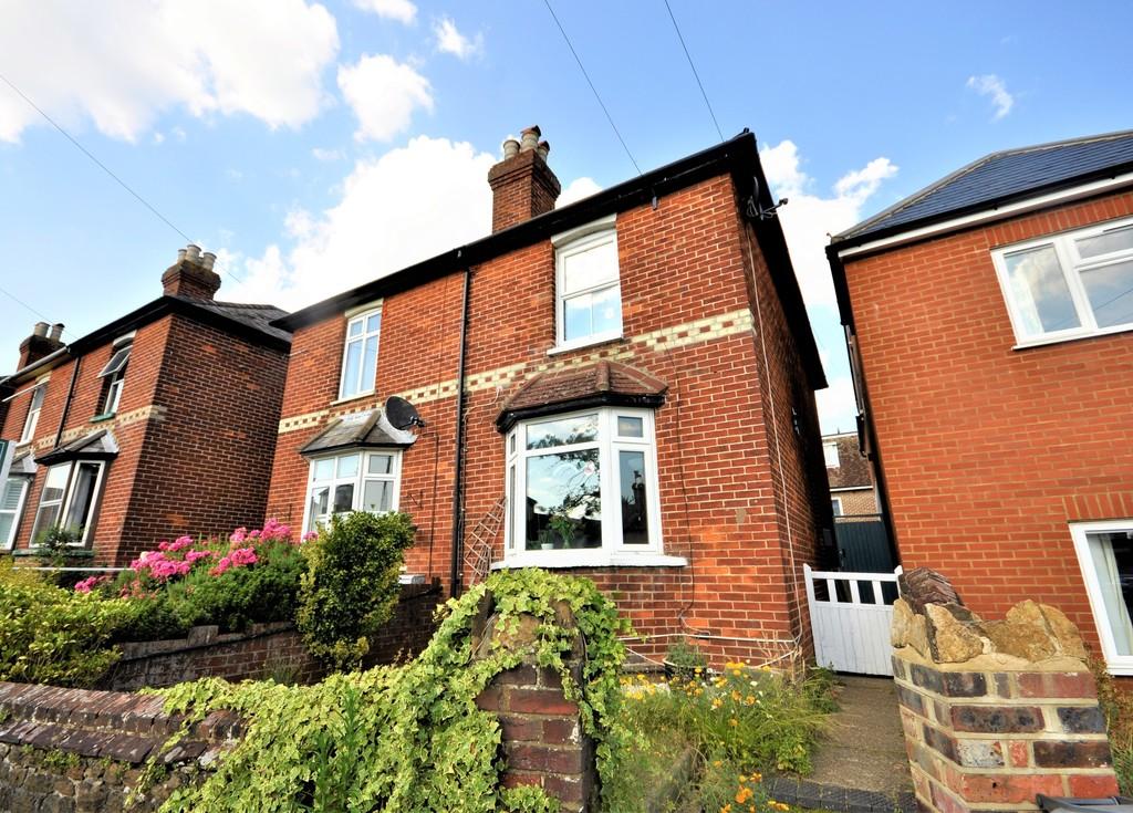 Hare Lane, Godalming 2 bed semidetached house £1,500 pcm (£346 pw)