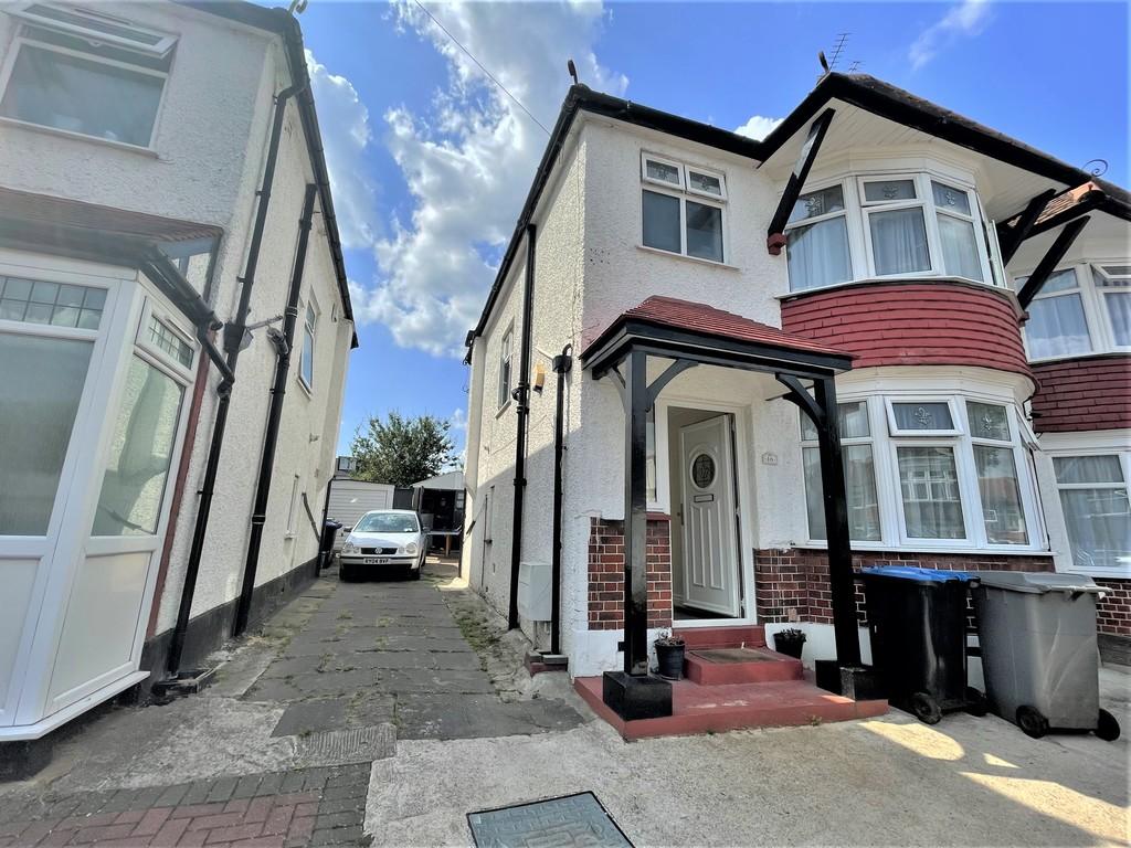 Ambleside Gardens, Wembley, HA9 8TL 3 bed semidetached house £1,750