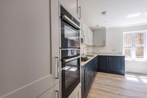 Flat 2, 55 Hillcrest Road, Purley, CR8 2JF