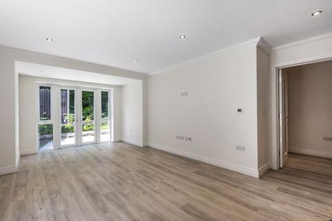 Flat 2, 55 Hillcrest Road, Purley, CR8 2JF