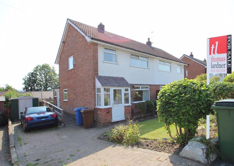 St. Christophers Drive, Romiley 3 bed semidetached house £250,000