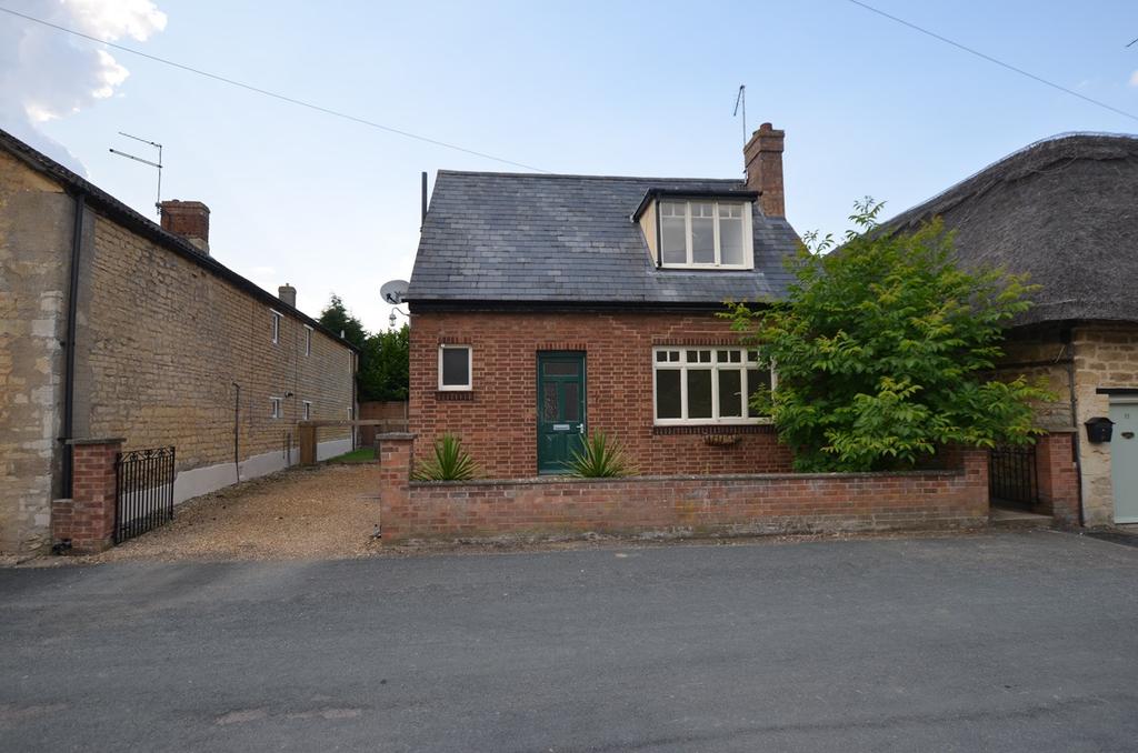 High Street, Castor, Peterborough, PE5 2 bed chalet £775 pcm (£179 pw)