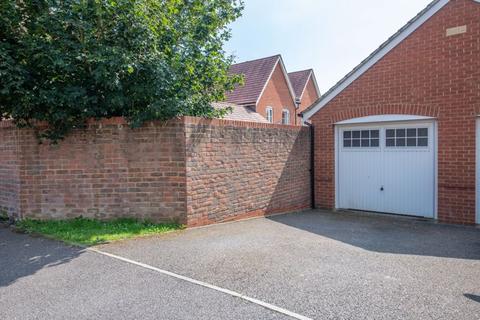2 Bellows Close, Maresfield, Uckfield, TN22 2DN