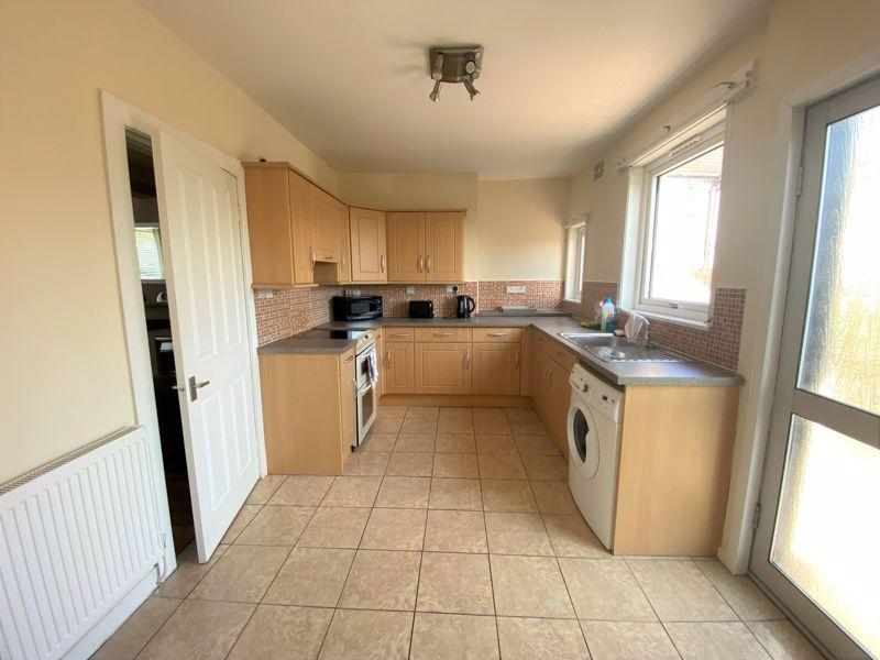 Robert Burns Avenue, Clydebank 3 bed terraced house £109,950