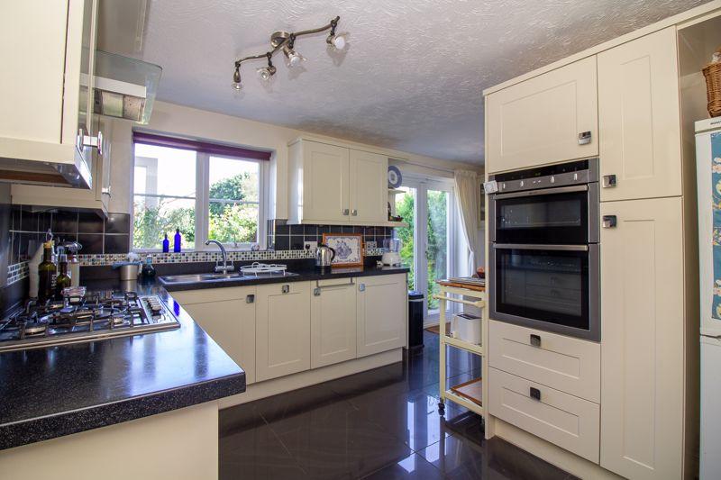 Wellow Drive, Frome 4 bed detached house £450,000
