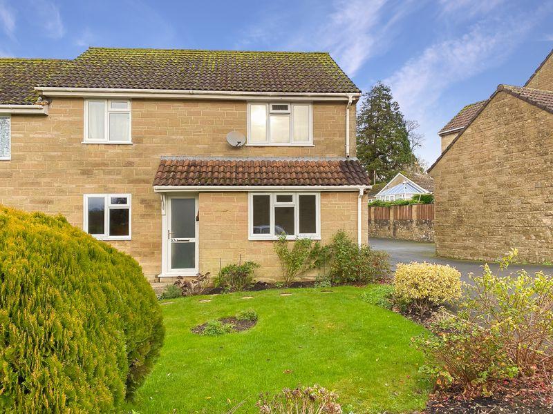 Churchfield Drive, Castle Cary 2 bed apartment £700 pcm (£162 pw)