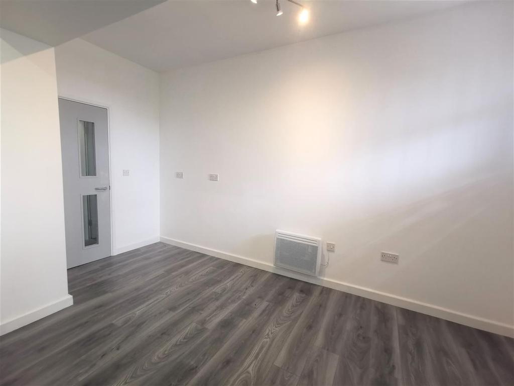 Cape Hill, Smethwick 1 bed apartment £625 pcm (£144 pw)