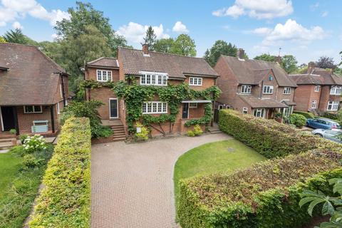 9 Abbots Close, Guildford, GU2 7RW