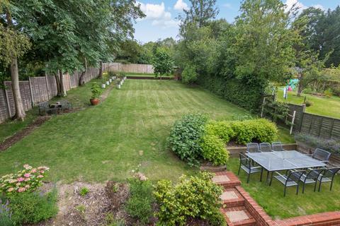 9 Abbots Close, Guildford, GU2 7RW