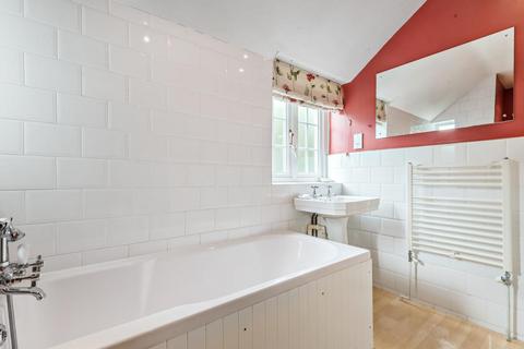 9 Abbots Close, Guildford, GU2 7RW