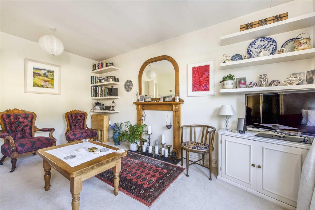 Ivybridge Close, Twickenham 2 bed apartment £375,000