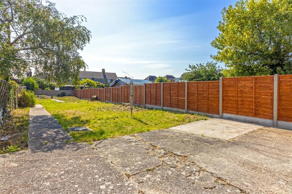 Grafton Gardens, Sompting, Lancing 2 bed bungalow £350,000