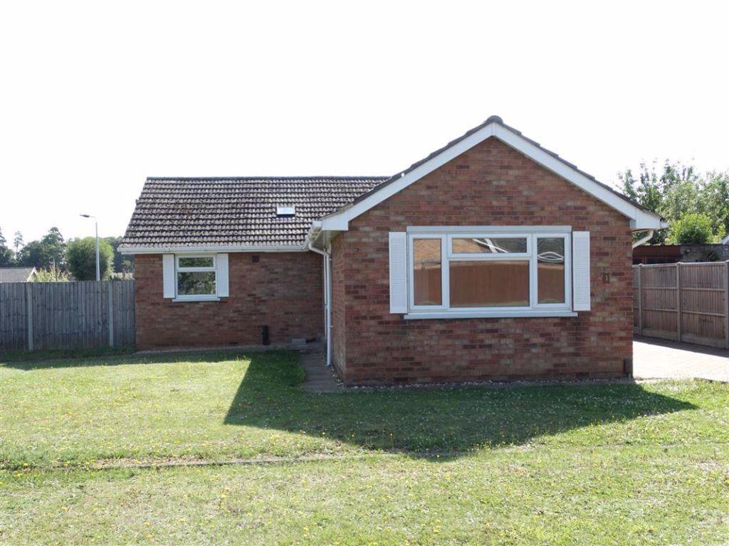 Valence Road, Orton Waterville PE2 5HJ 3 bed bungalow £1,100 pcm (£