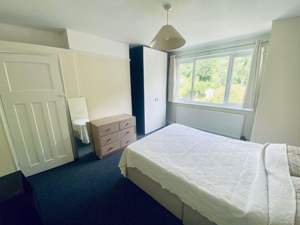 Abercorn Road, Mill Hill, London, NW7 2 bed flat £1,148 pcm (£265 pw)