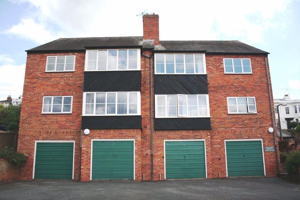 Amber Heights, Worcester 2 bed property £695 pcm (£160 pw)