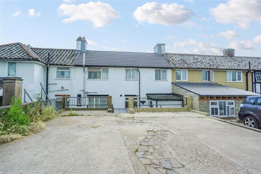 Rye Road, Hastings, East Sussex 3 bed terraced house £260,000