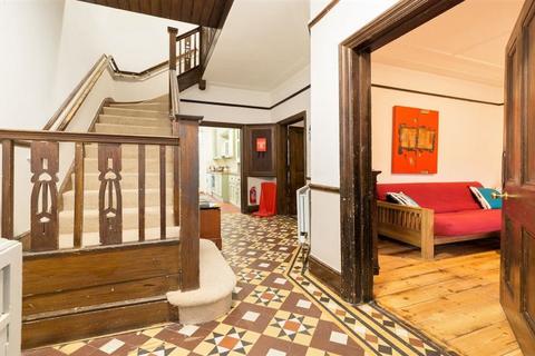 4 bedroom house to rent, NW2