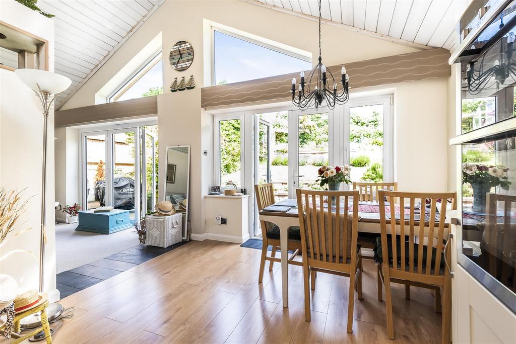Dining Area.jpg