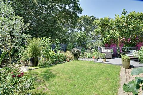 20 Beacon Hill, Bexhill-on-sea, TN39 5DF