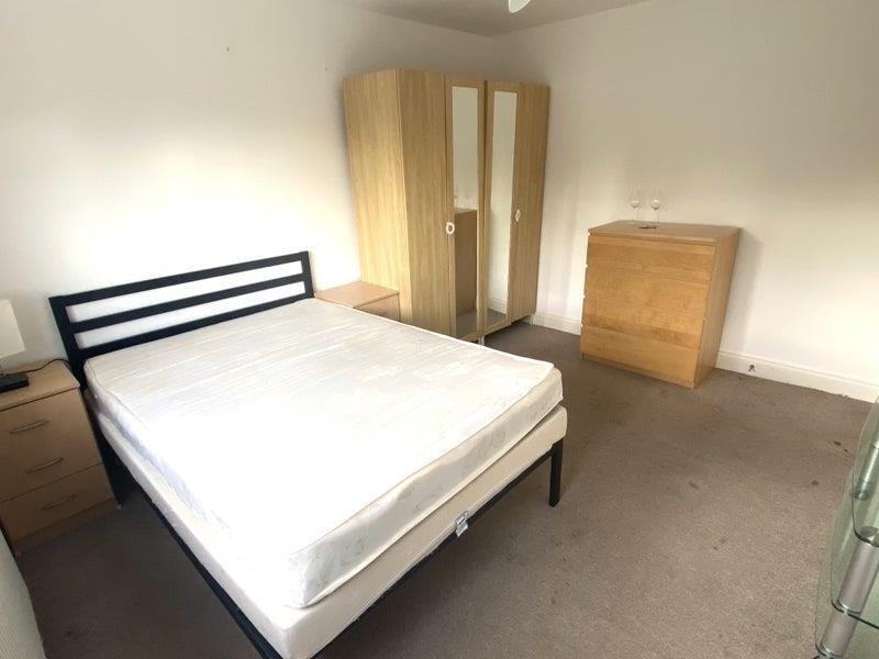 Brook Avenue, Edgware 1 bed in a house share £672 pcm (£155 pw)