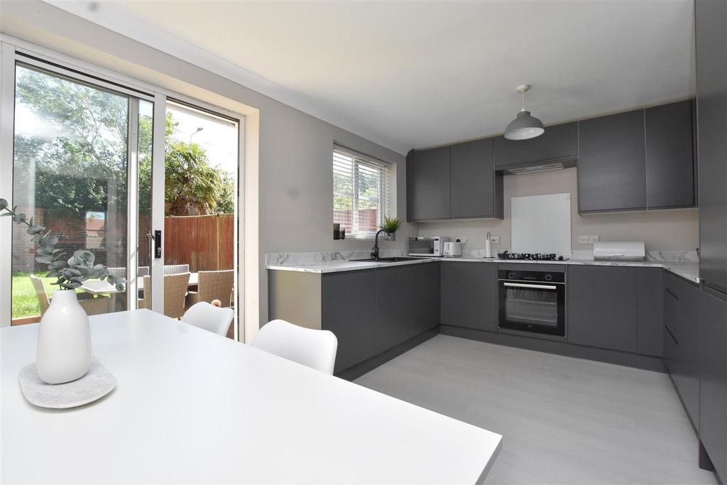 Lavant Road, Stone Cross, Pevensey 3 bed semidetached house £310,000