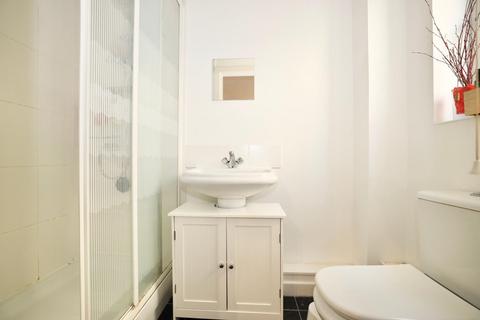 12 Alveston Square, London, E18 1AQ