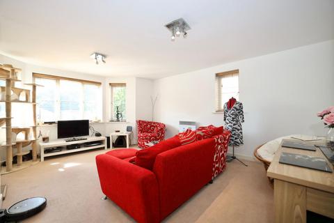12 Alveston Square, London, E18 1AQ