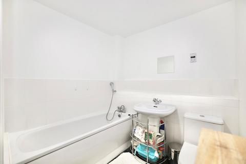 12 Alveston Square, London, E18 1AQ