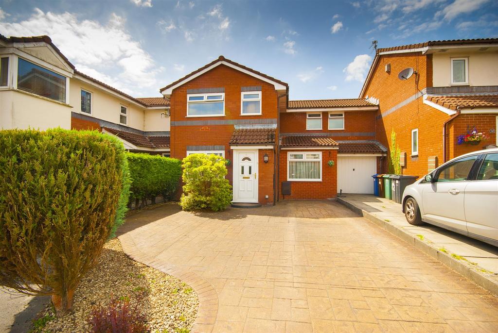 Roseberry Close, Ramsbottom, Bury 3 bed semidetached house £280,000