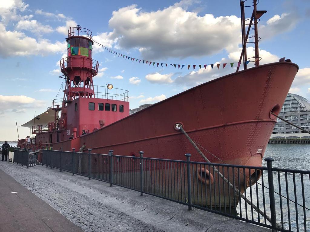 Royal Victoria Dock, West Silvertown, E16 6 bed houseboat for sale £