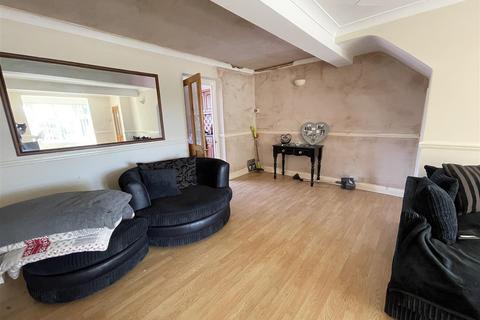 123 Bluehouse Road, London, E4 6HP