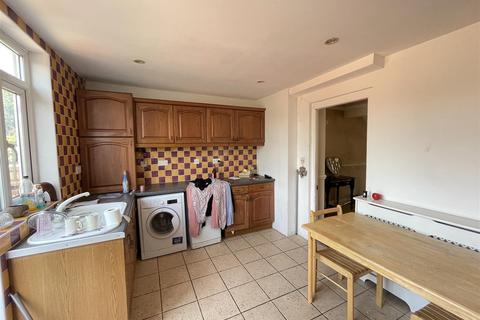 123 Bluehouse Road, London, E4 6HP