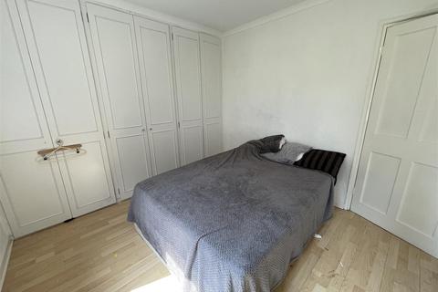 123 Bluehouse Road, London, E4 6HP