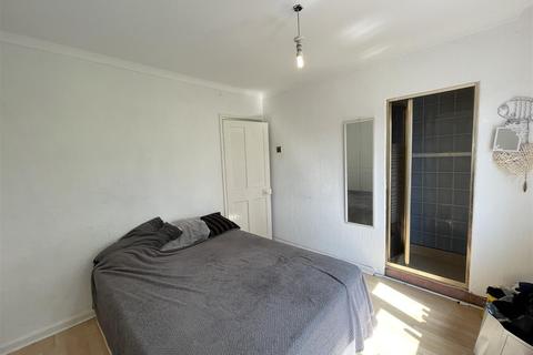 123 Bluehouse Road, London, E4 6HP