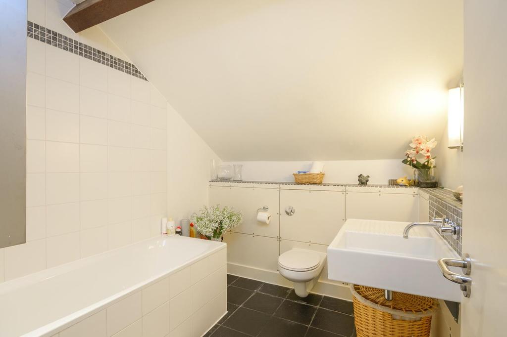EROTSGEKEHT71 - Bathroom B.jpg