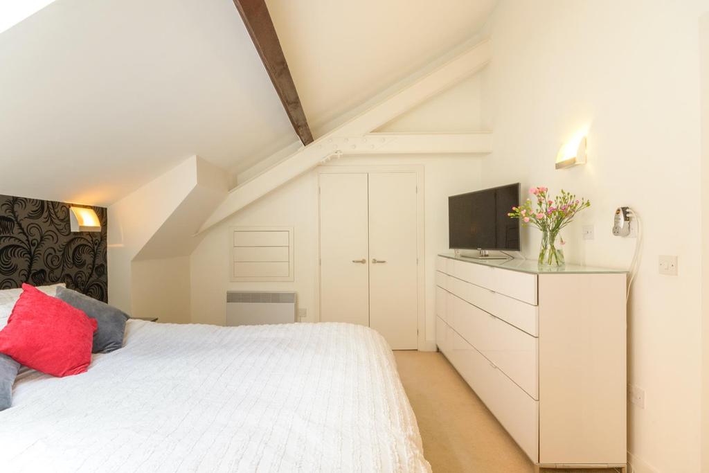 EROTSGEKEHT71 - Bedroom A.jpg