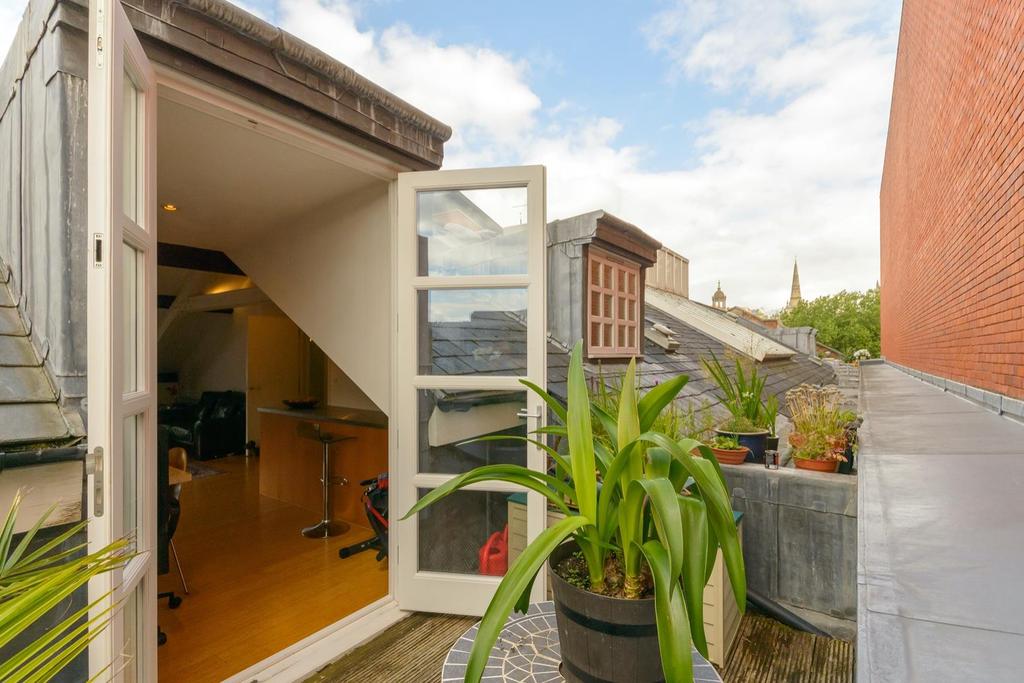 EROTSGEKEHT71 - Balcony A.jpg