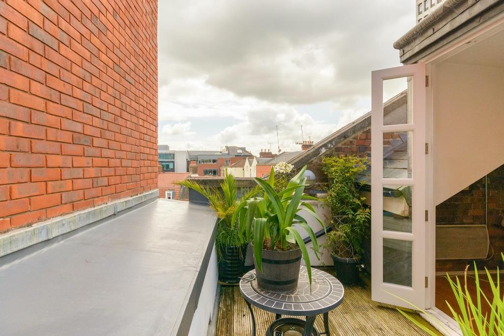 EROTSGEKEHT71 - Balcony B.jpg